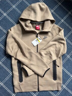 NWT Nike Men’s Tan Tech Fleece Performance Jacket sz Small